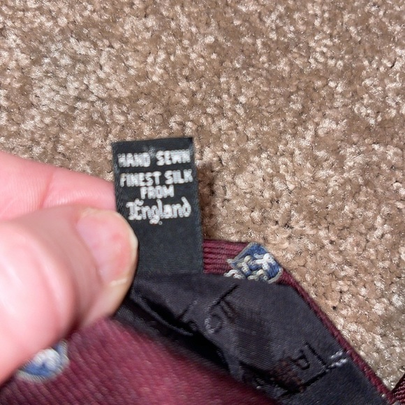 Robert Talbott Mens Silk Necktie Hand Sewn Woven Burgundy Gray Crest 62". FF - Picture 4 of 4